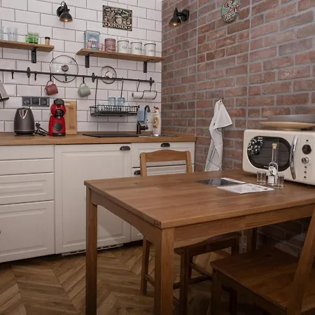 Varady's With Private Parking Apartament