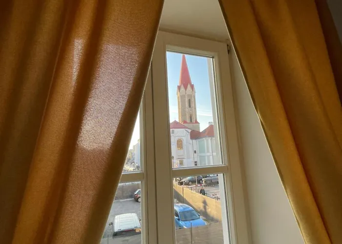 Varady's With Private Parking Apartament