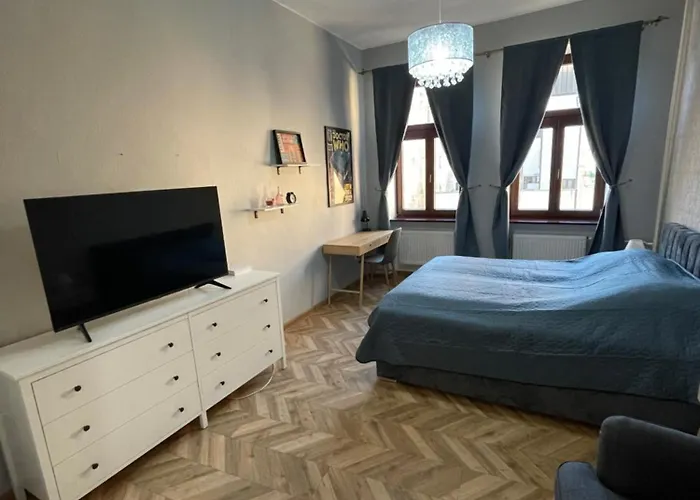 Varady's With Private Parking *