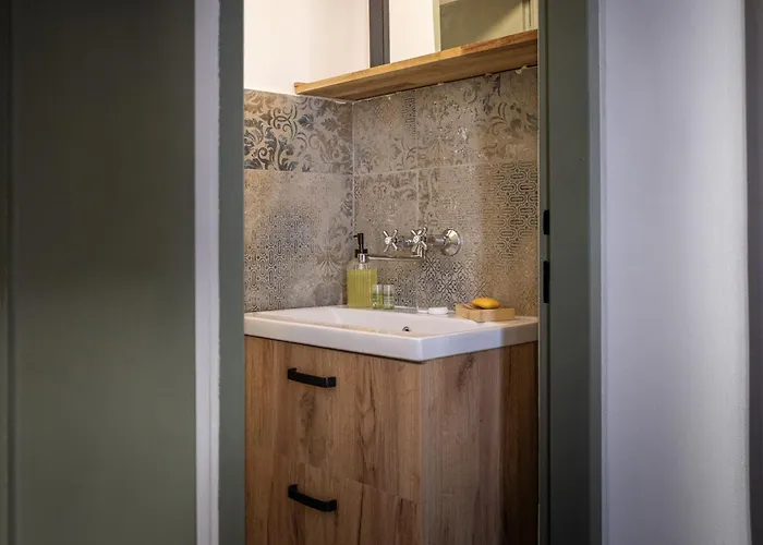 Varady's With Private Parking Apartament